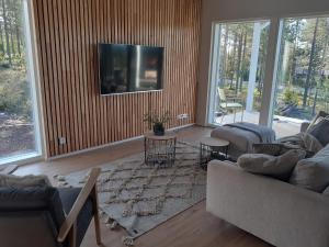 Villa Kataja with winter forest landscape and wi-fi