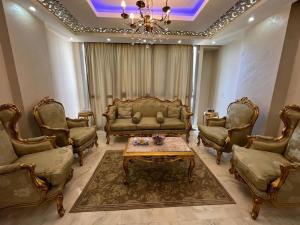 Spacious Apartment with Antique Furnishings & Views