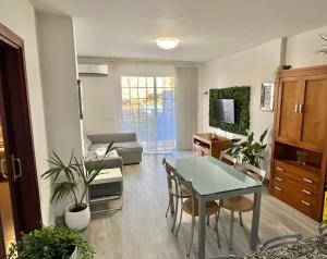 Apartamento a pie de playa con una amplia terraza