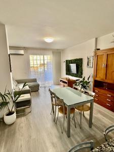 Apartamento a pie de playa con una amplia terraza