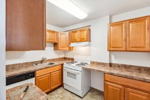 PP 2401 Modern Corporate 2br Suite pool, Gym