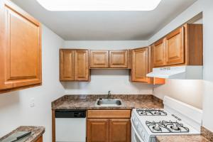 PP 2401 Modern Corporate 2br Suite pool, Gym