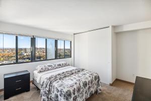 PP 2401 Modern Corporate 2br Suite pool, Gym