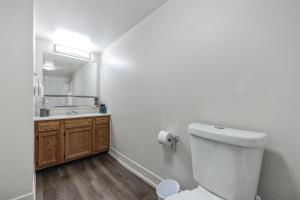 Pine Brook 1202 I Pool Gym I Free Parking !