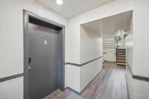 Pine Brook 1302 I Pool Gym I Free Parking !