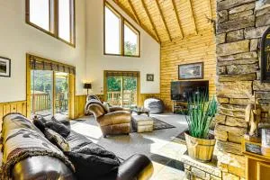 9 Mi to Silver Creek Valley Head Cabin with Deck! - Durbin