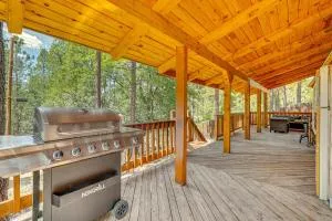 Alpine Cabin with Deck 3 Mi to Luna Lake! - Alpine