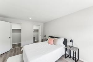 Pine Brook 1111 I State of the art 15 Bd Apt