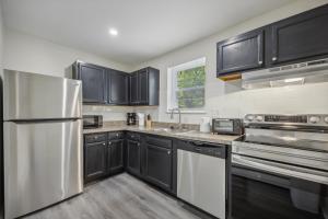 Pine Brook 120 I Pool Gym I Free Parking !