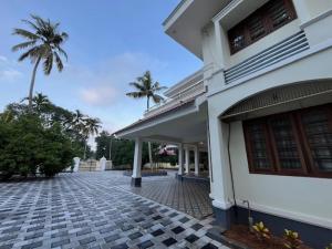 Lakeshore Premier Serviced Villa
