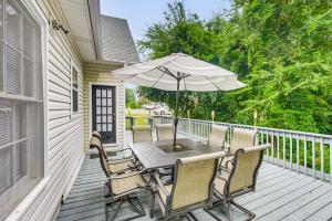 ‘Lumberjack Hideaway’ Near Campus in Nacogdoches!