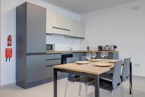 Wave Crest Holiday Apartments by Buena Vista