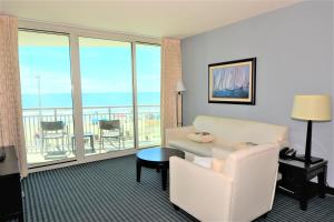 Stunning Ocean Front 2BD on the Second Floor, in Heart of MB