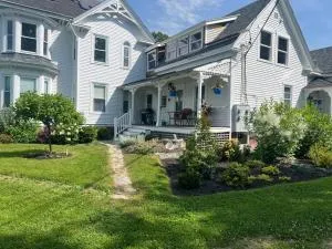 Discover Downeast Maine-Classic Comfortable Apt 2 - Castine
