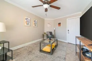 Landing at The Hive - 2 Bedrooms in Mid City North - Baker