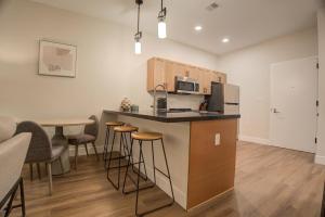 Landing at Hagert and York 1 Bedroom in East Kensington