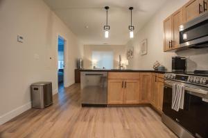 Landing at Hagert and York 1 Bedroom in East Kensington