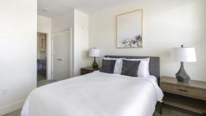 Landing at The Standard River District - 1 Bedroom in River District