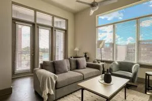 Landing at Enclave at Woodland Lakes - 2 Bedrooms in The Woodlands - 兀兰