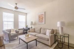 Landing at Enclave at Woodland Lakes - 1 Bedroom in The Woodlands - 兀兰