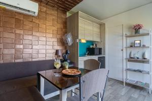 Rooftop Home With Whirlpool & Sauna - Happy Rentals