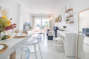 Mi Capricho Modern Sunshine - Happy Rentals