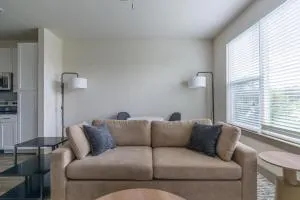 Landing at Enclave at Woodland Lakes - 1 Bedroom in The Woodlands - 兀兰