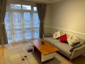 Bright 2 Bedroom Flat Close to City Centre