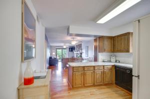 Cozy Lake Ozark Condo Rental with Grill, Pool Access