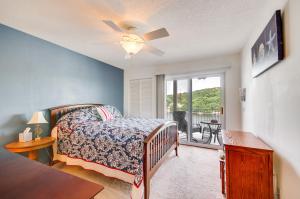 Cozy Lake Ozark Condo Rental with Grill, Pool Access