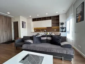 Your home - Spacious Apartment in City Center, with Balcony & Self Check-in - Vilnius