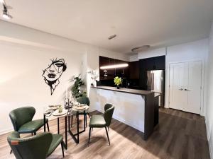 Luxury Open BD w Pool, Parking, & WD 133