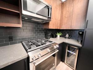 Luxury Open BD w Pool, Parking, & WD 133