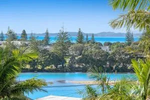 Pohutukawa Estuary Views - Red Beach