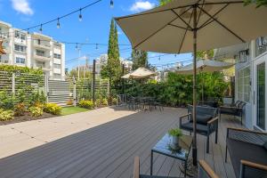 Baybreeze Apartments by Lowkl