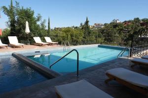 Melancholy Hill Sprawling Views of Endless Summer