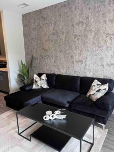 NEW Buckhead black and white suite