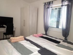 Apartments with parking space Vir - Torovi - Vir - Pedinka, Vir - 22373