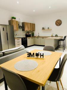 Lovely Modern One Bedroom Studio