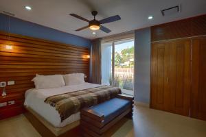 1 BR Stunning View 1200 SF Loft Penthouse with 2 Bathrooms