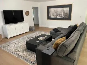 Statesboro Luxe: Luxury In A Prime Location - Metter