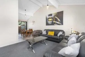 Mildura Family Home with Free WiFi - Red Cliffs