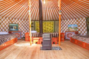 Kayak Camp, Tsonjinboldog