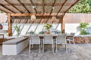 ROMERO - Managed by Almarina Villas