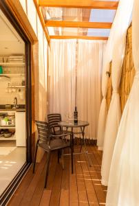 Casa dAroeira Residencial Boutique - Centro de Juqueí - Perto de Tudo - 2 quadras do Mar - Serviço de Praia - Roupa de Cama 600 fios algodão Egípcio - Tudo Novo - Estacionamento Interno - Cozinha - Consulte unidades com Ofurô Hidro e Cromoterapi