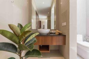 Location! Berawa beach 3bdr Spacious pool villa!