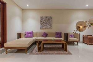 Location! Berawa beach 3bdr Spacious pool villa!