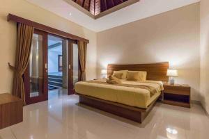 Location! Berawa beach 3bdr Spacious pool villa!