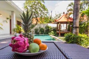 Location! Berawa beach 3bdr Spacious pool villa!