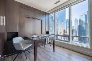 Gorgeous City Views Central Studio Walk to BCPlace